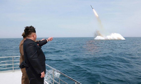 كوريا الشمالية تطلق صاروخا باتجاه اليابان